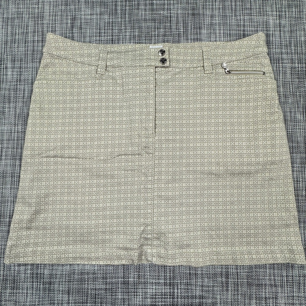 Daily Sports Women's 14 Beige Medallion Print Golf Skort Stretch Performance